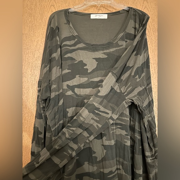 ✨SOLD✨ A Beautiful Soul Top - Picture 4 of 5